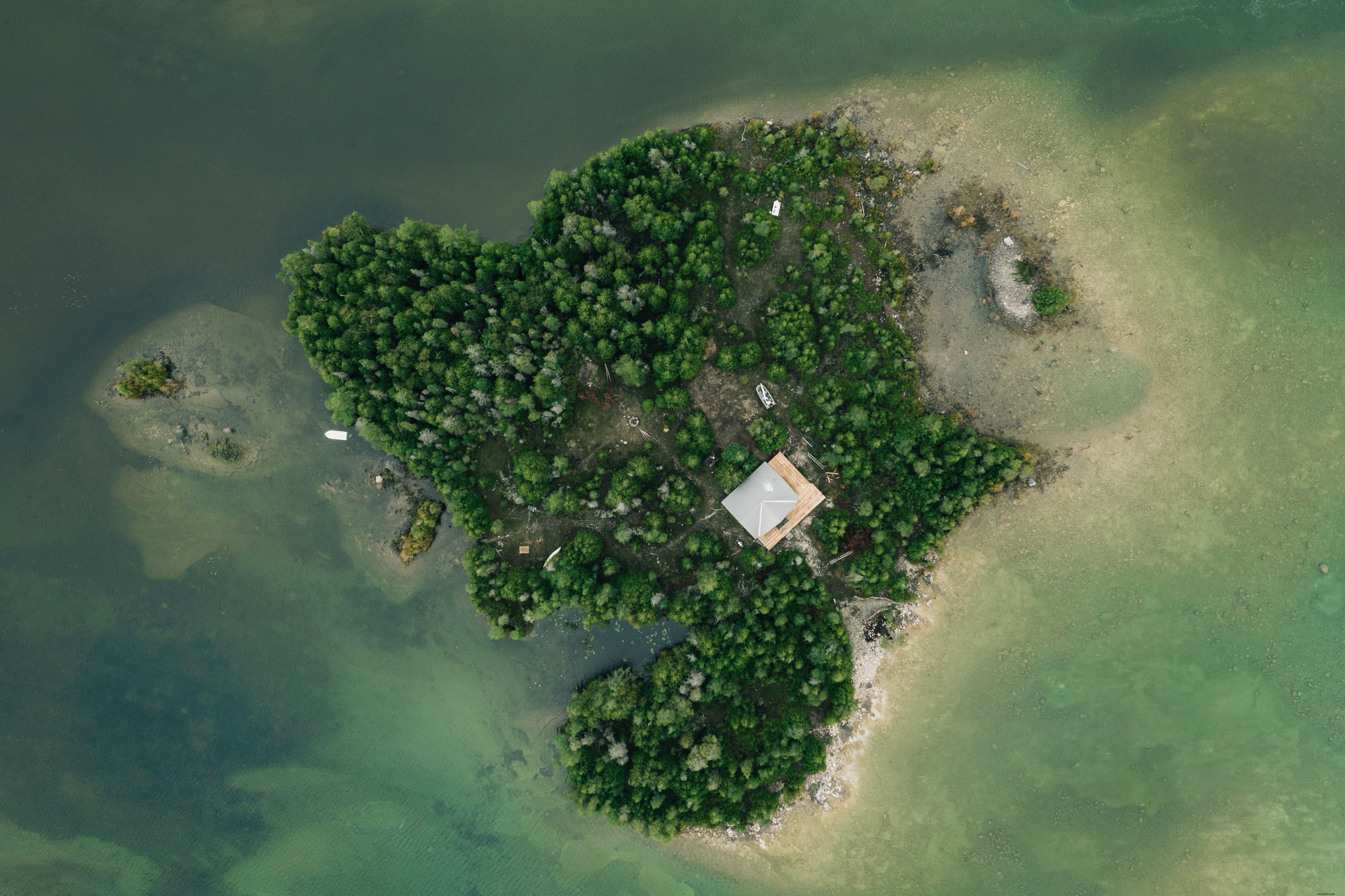 Maison isolée sur une île à partir d’une photo