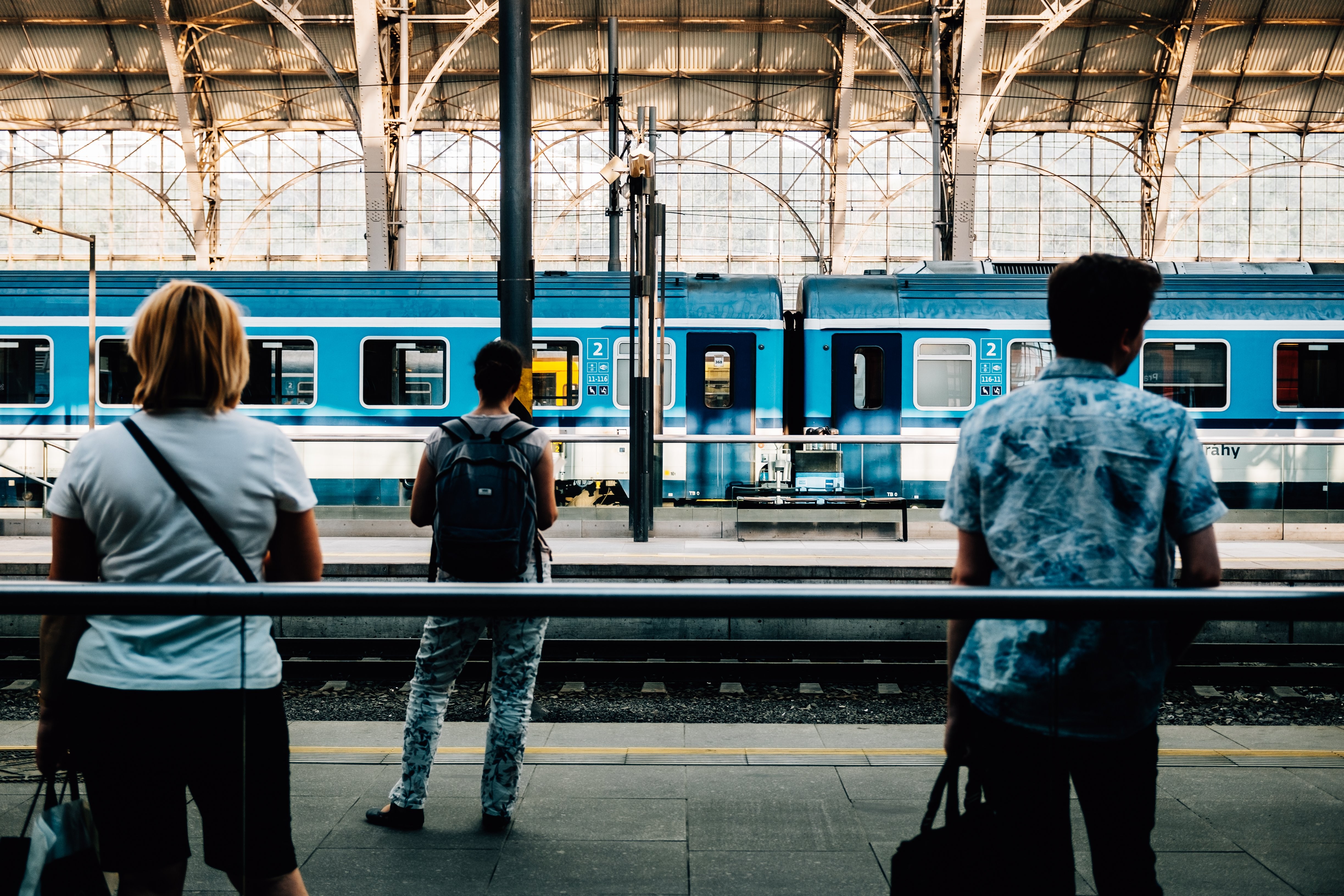 Voyageurs en attente du train – Photo