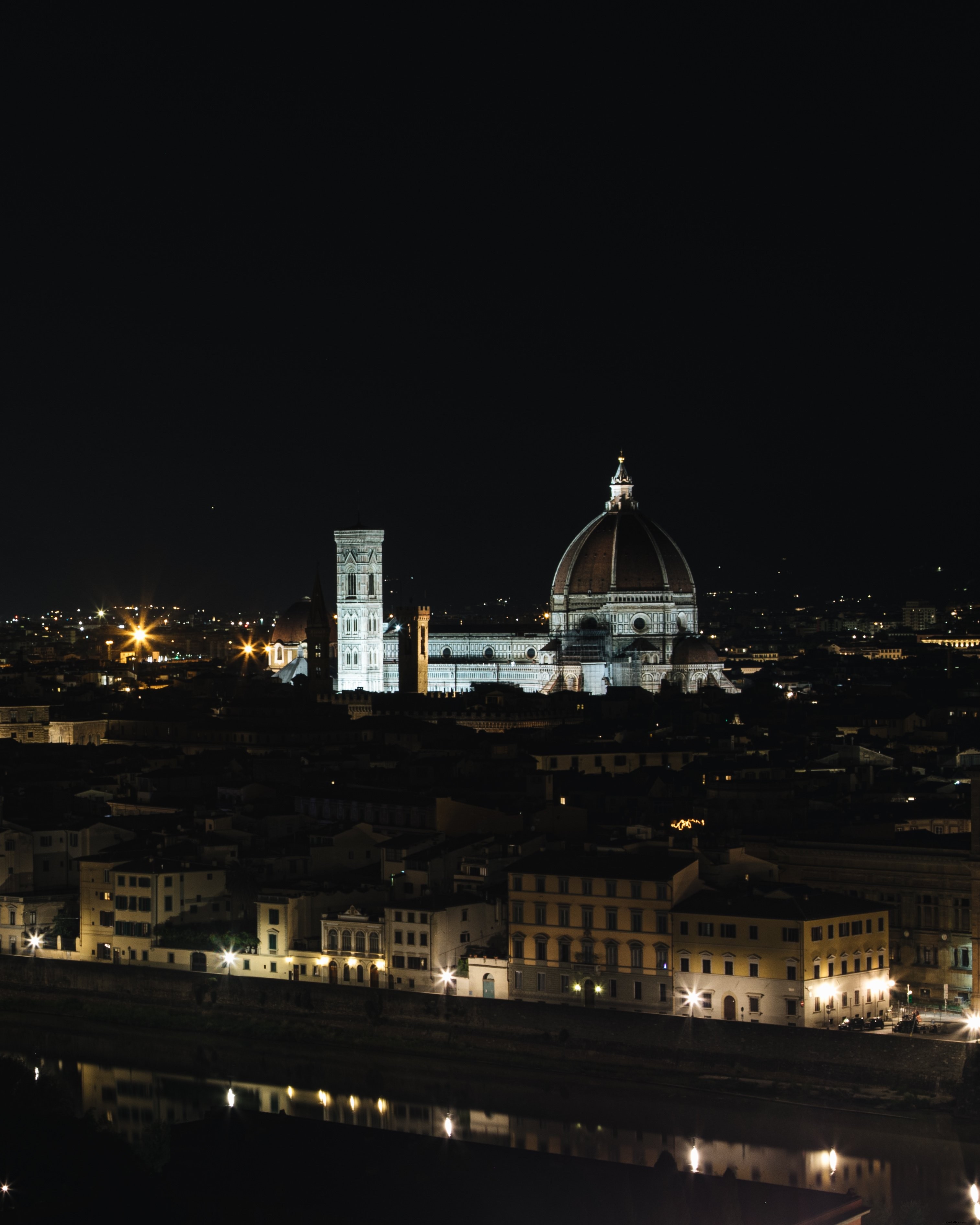 Photo nocturne de la cathédrale Santa Maria del Fiore