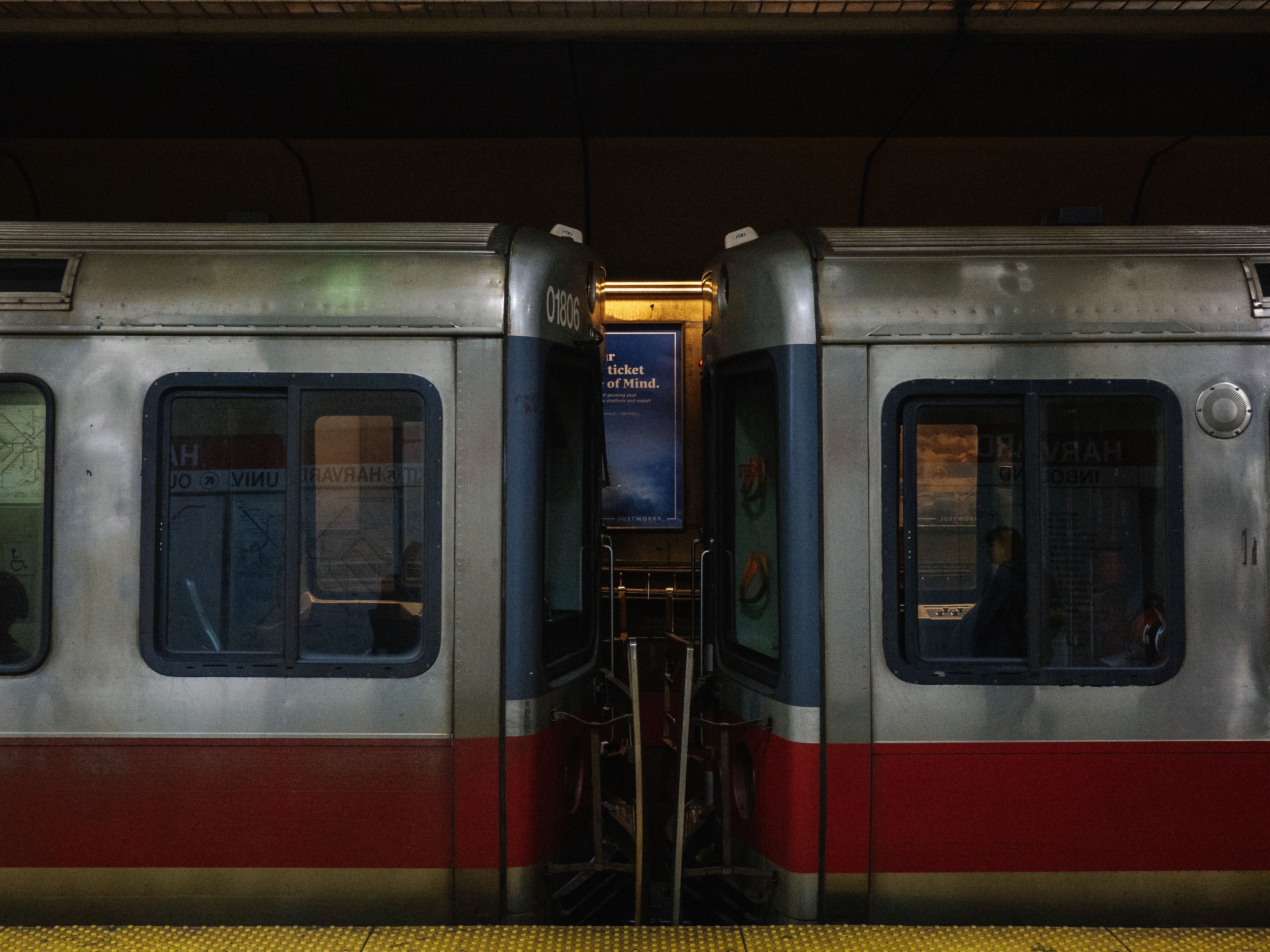Photo prise entre les voitures du métro