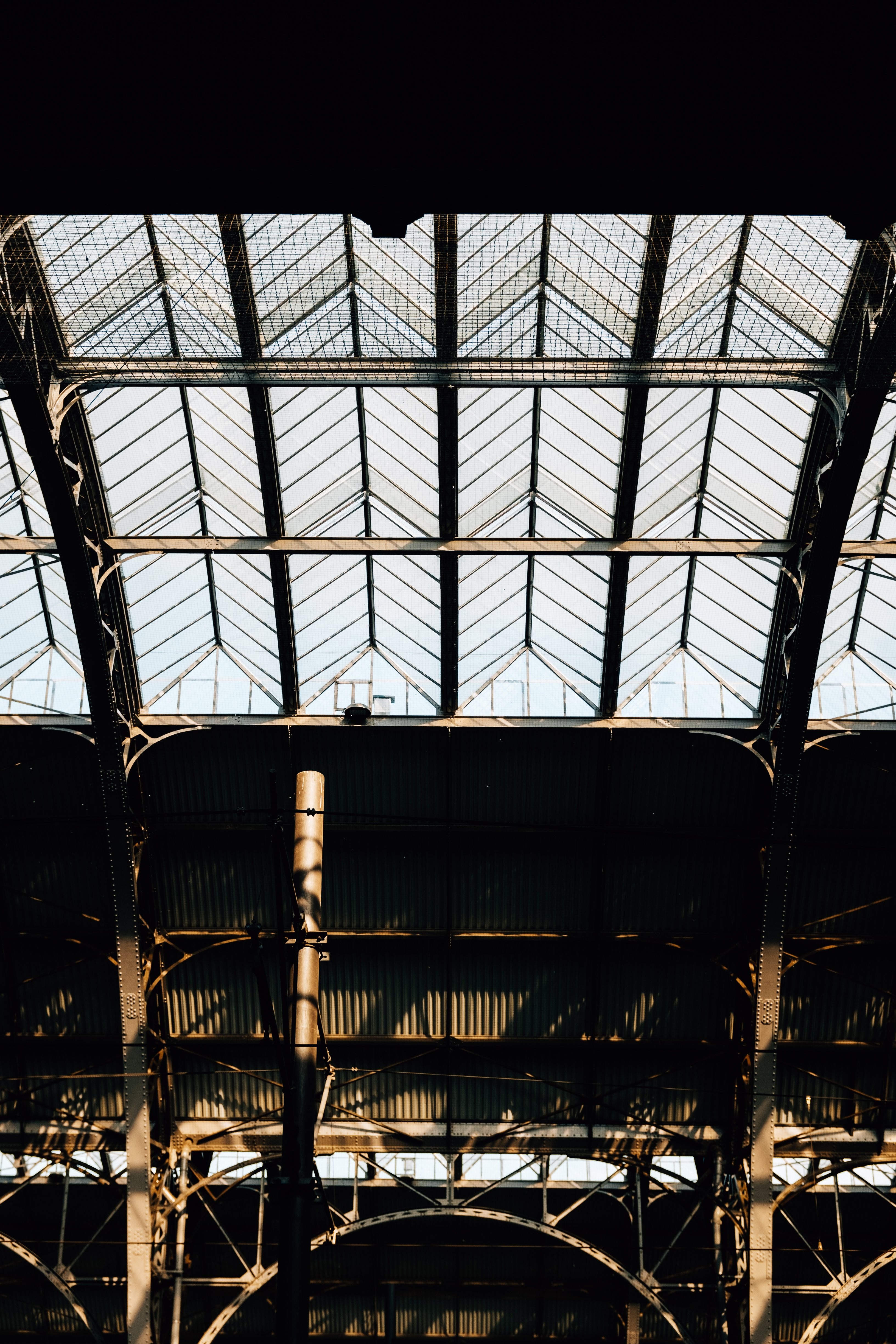 Photo de fenêtres en verre d un bâtiment industriel en métal