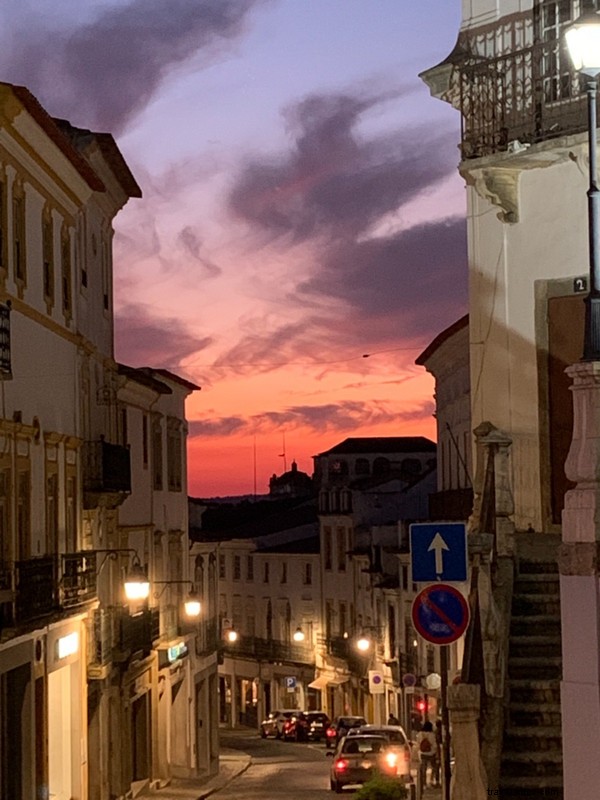 Splendide coucher de soleil sur Évora