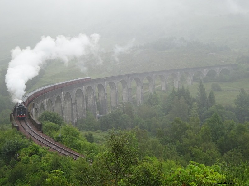 Le train Jacobite traversant le viaduc de Glenfinnan