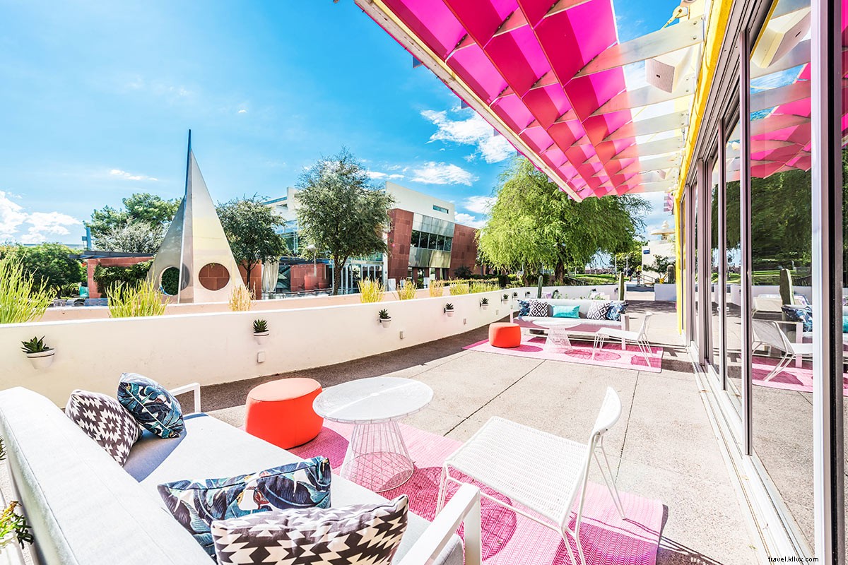 Le Saguaro Scottsdale – Un hôtel arc-en-ciel au cœur de Scottsdale