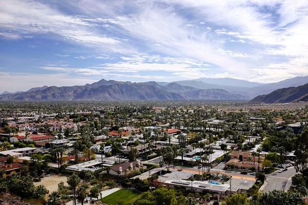 Des yeux rouges : de New York à Palm Springs