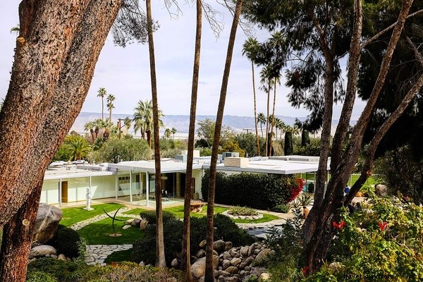 Des yeux rouges : de New York à Palm Springs