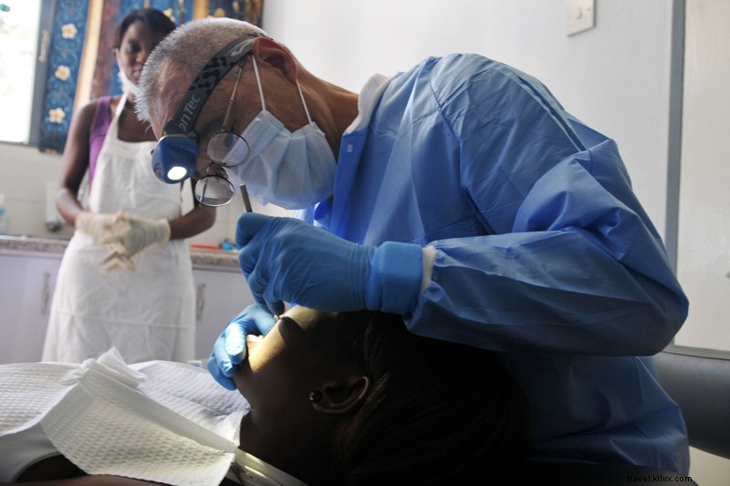 Je suis malade en voyage : que faire ?