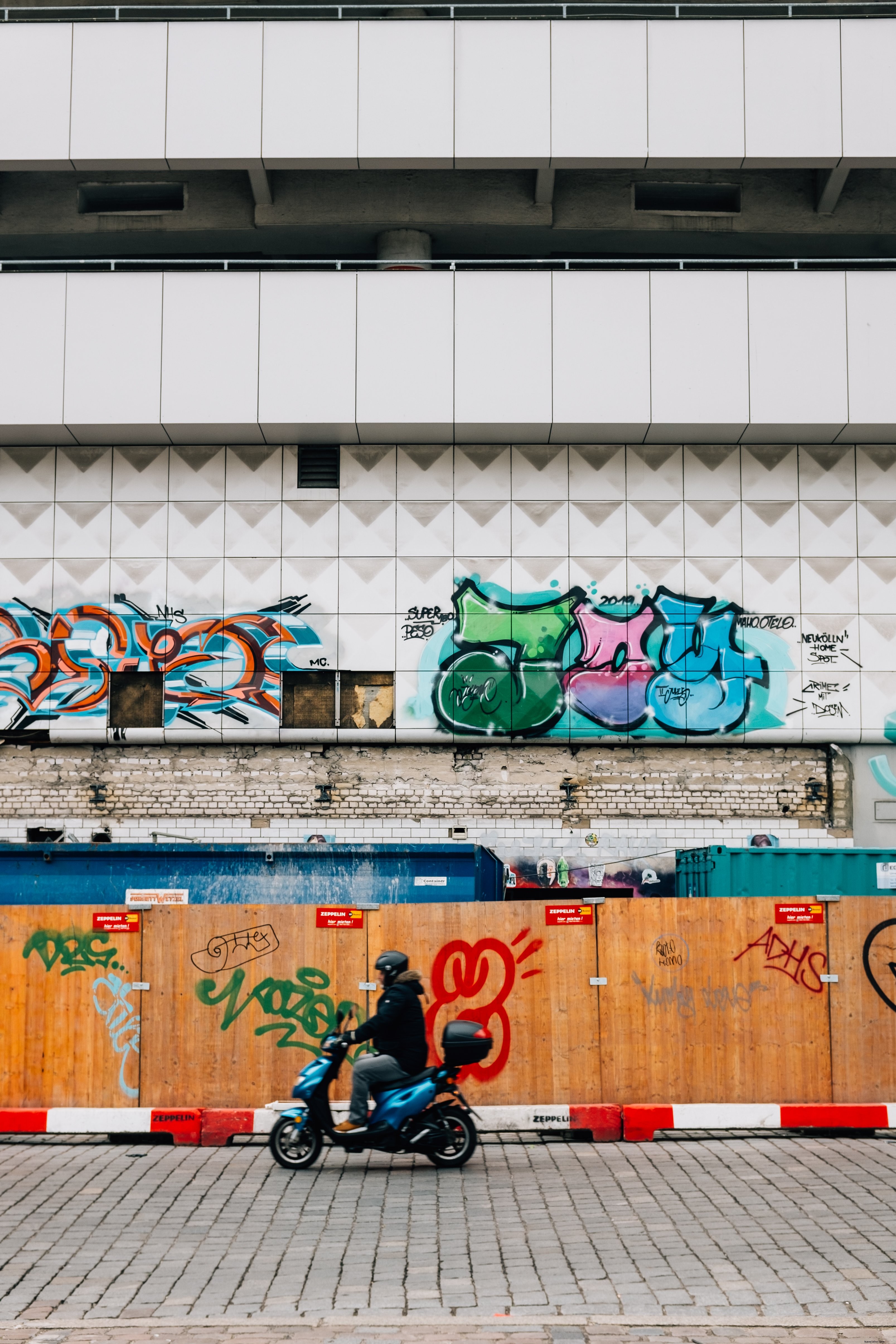 Aventure à scooter : capture d un graffiti