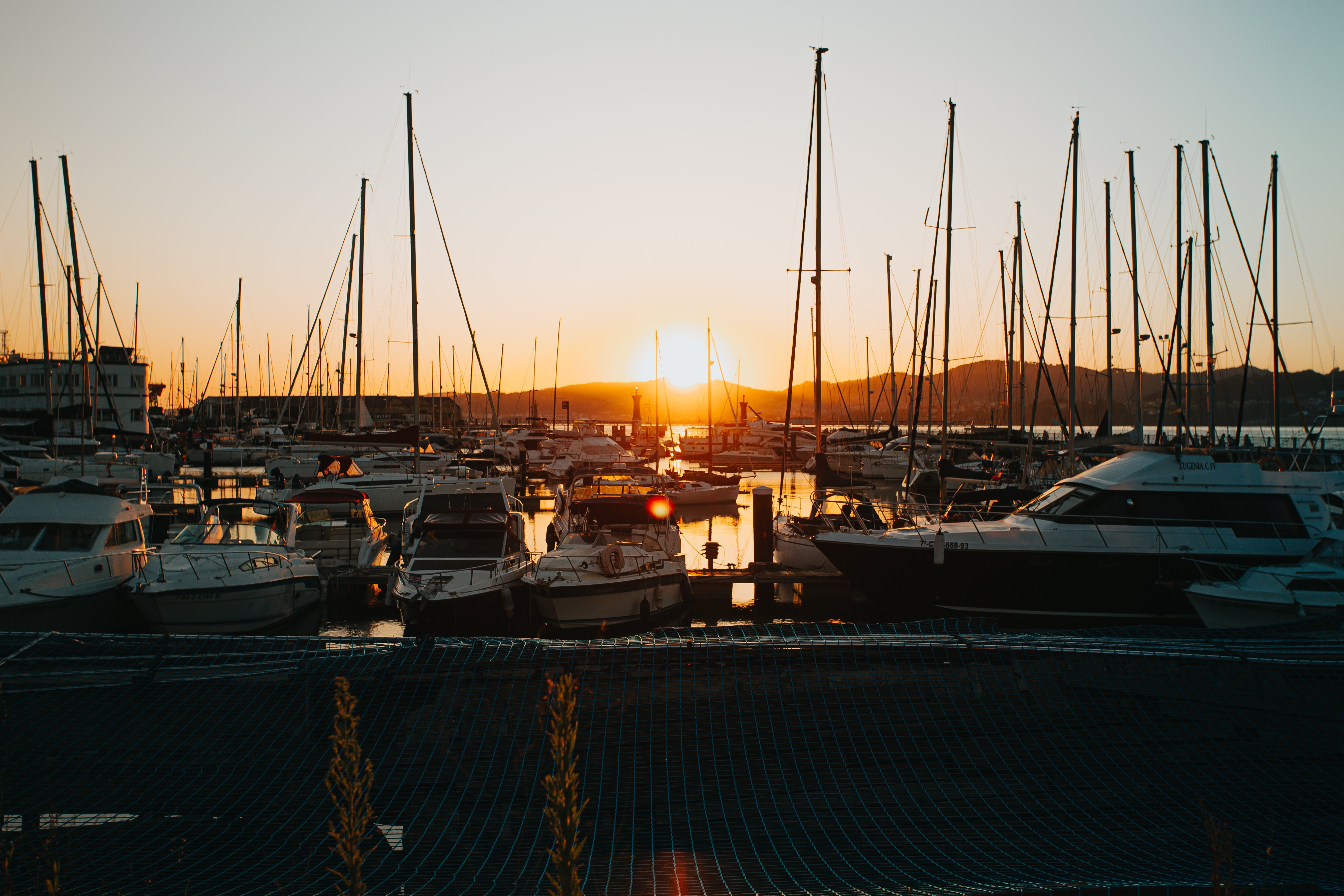 Photos de couchers de soleil dans une marina remplie de bateaux