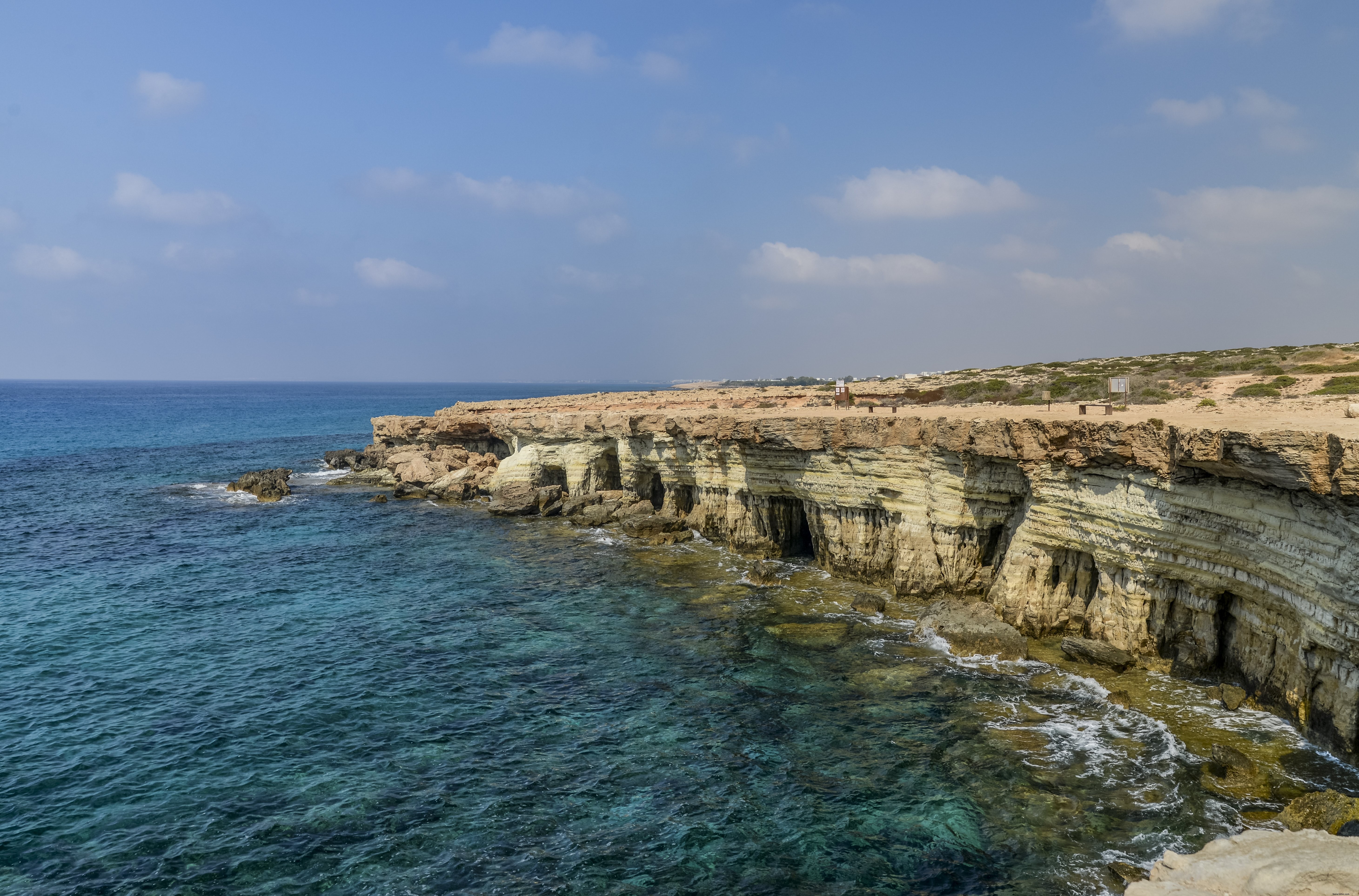 Falaises majestueuses et eaux d un bleu cristallin