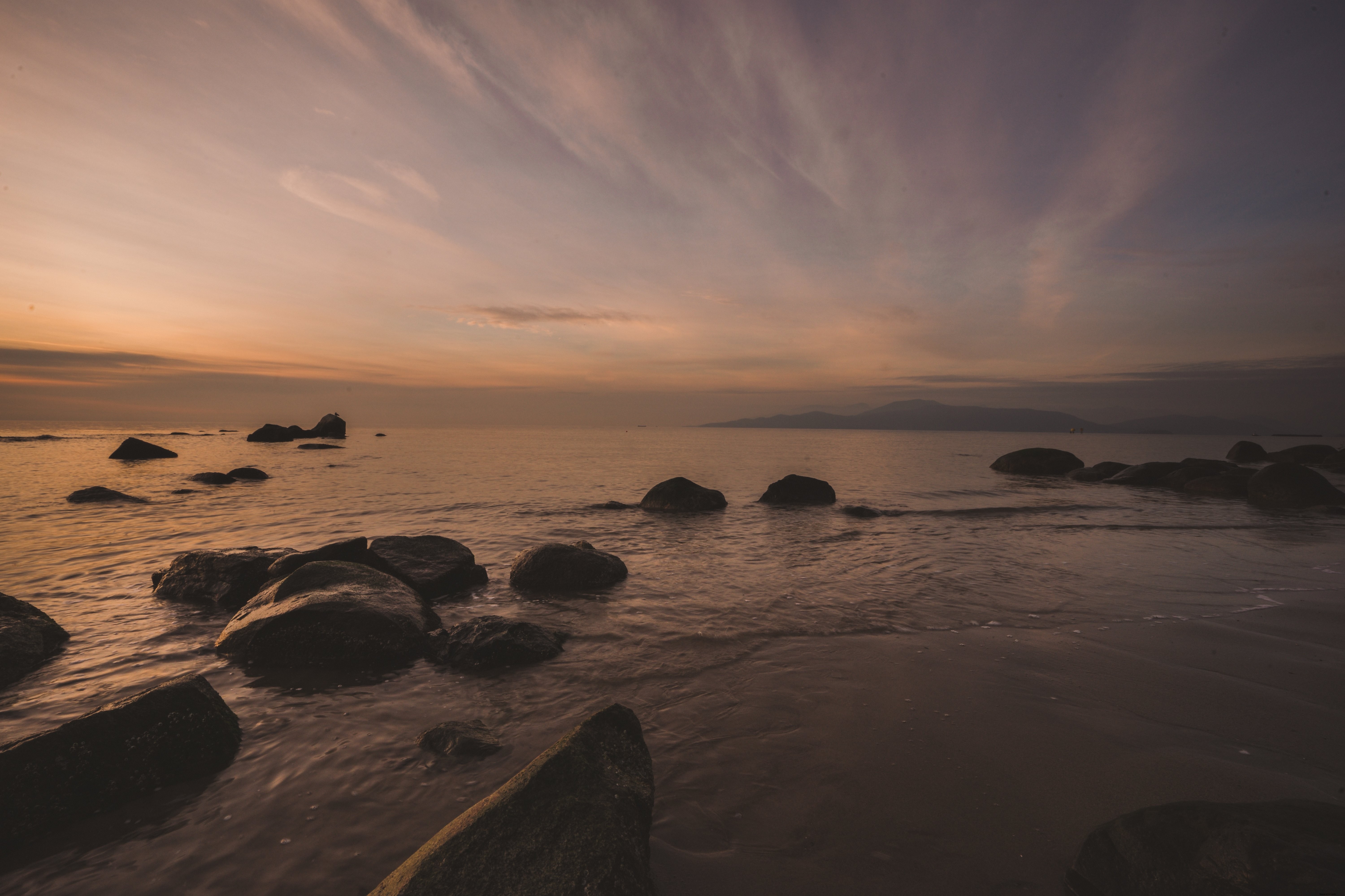 Splendide coucher de soleil sur la plage