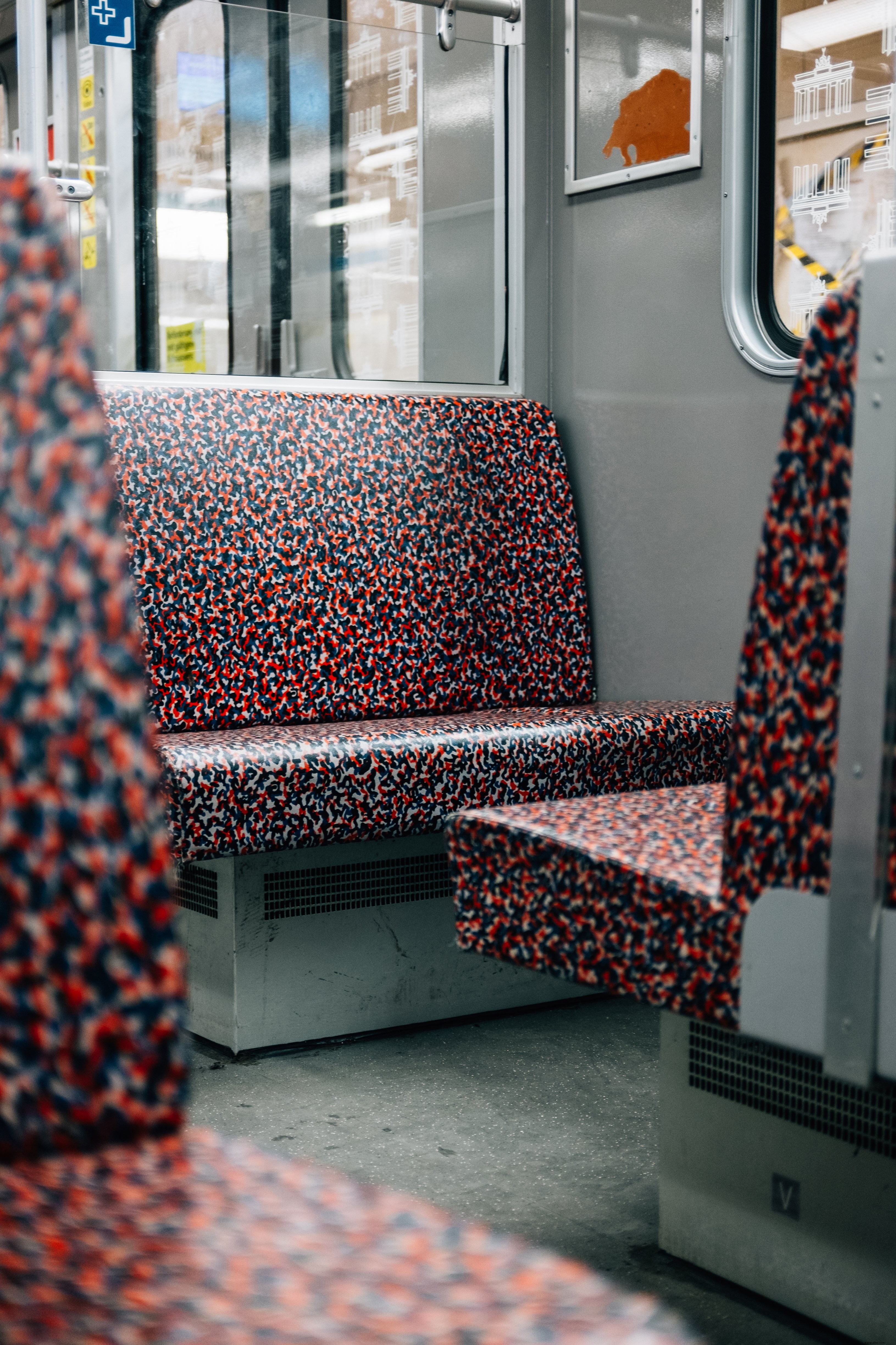 Photo de sièges en vinyle dans les transports en commun