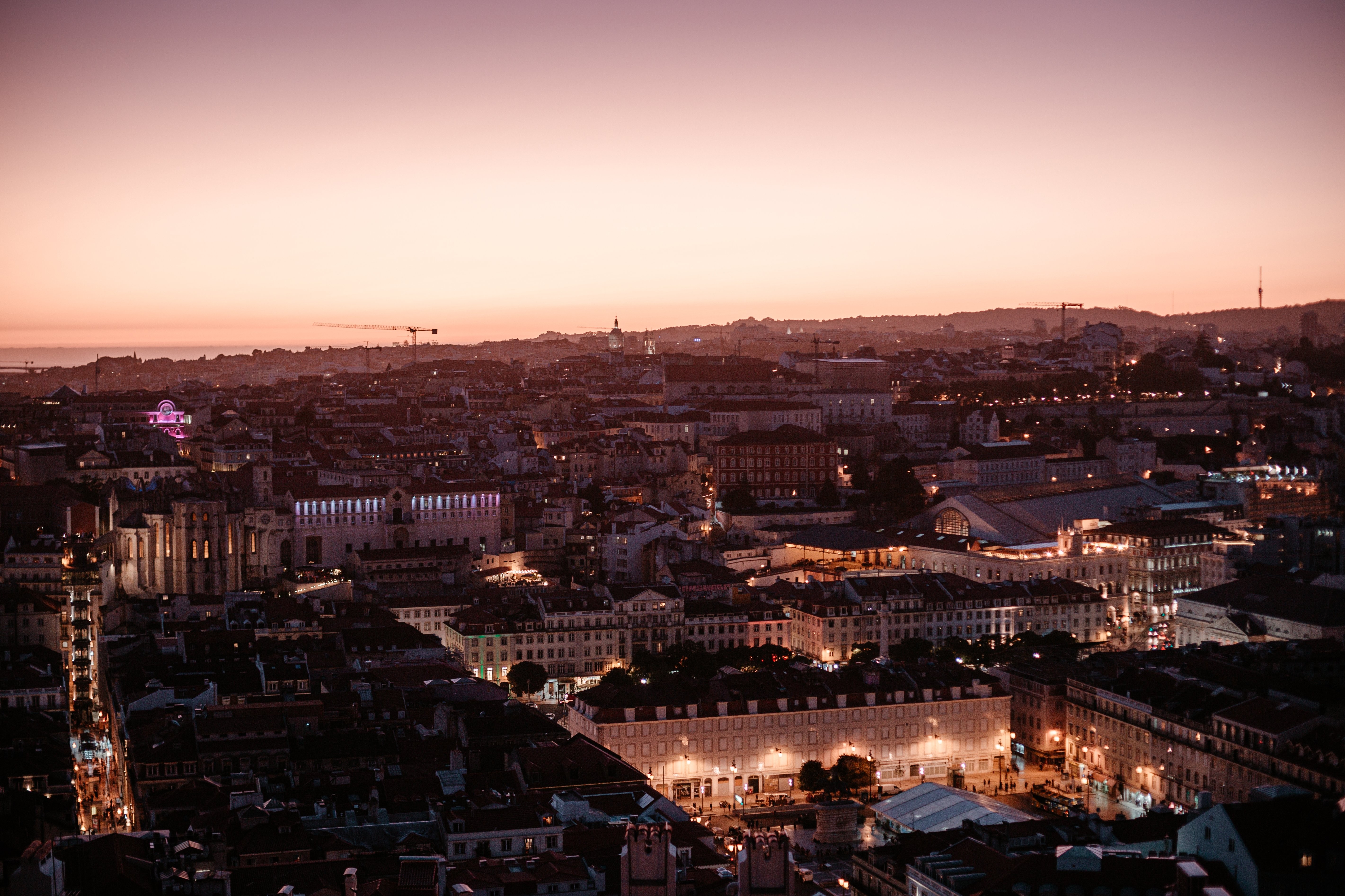 Vue aérienne de Lisbonne au coucher du soleil