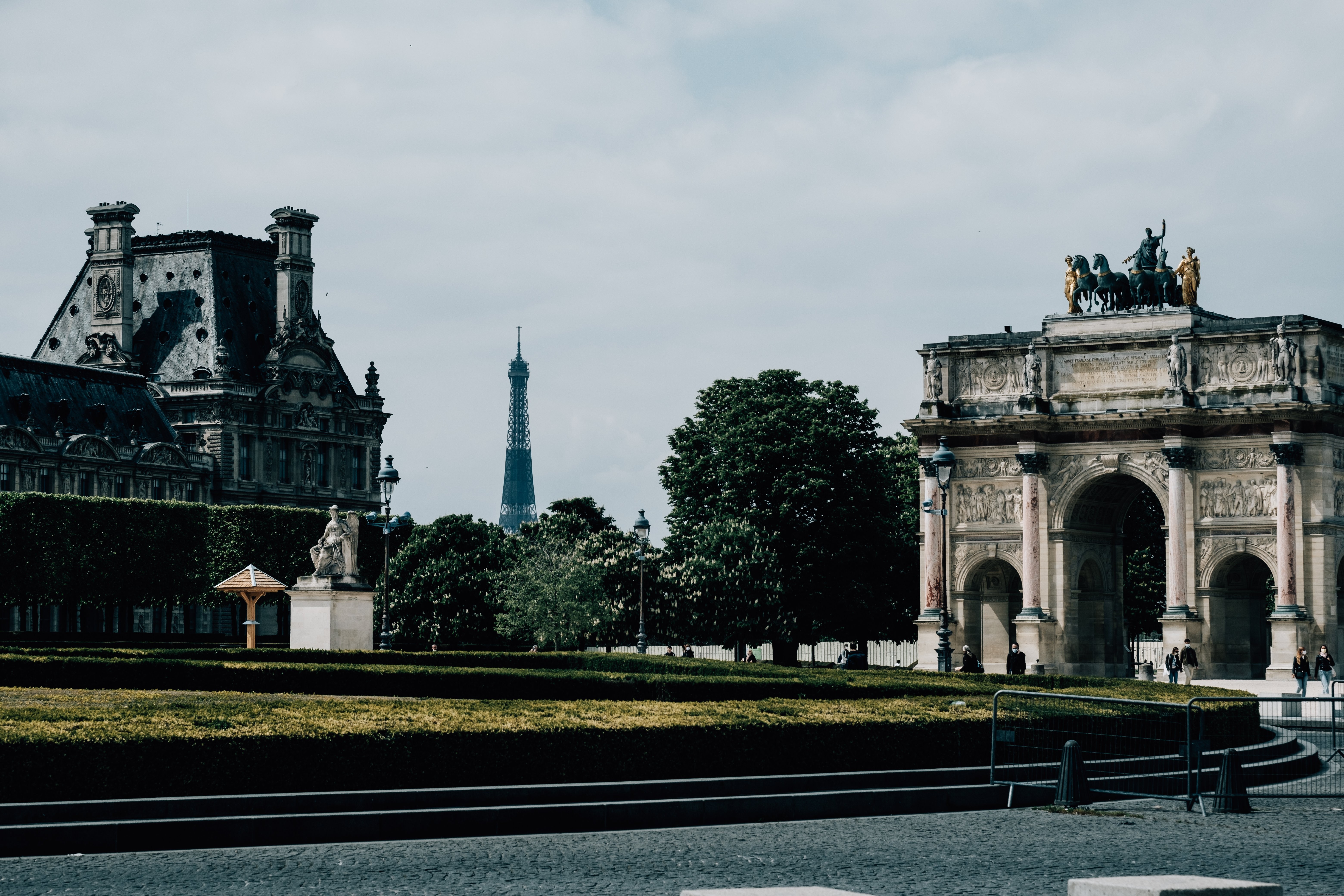 Photos des jardins avec l Arc de Triomphe et la Tour Eiffel