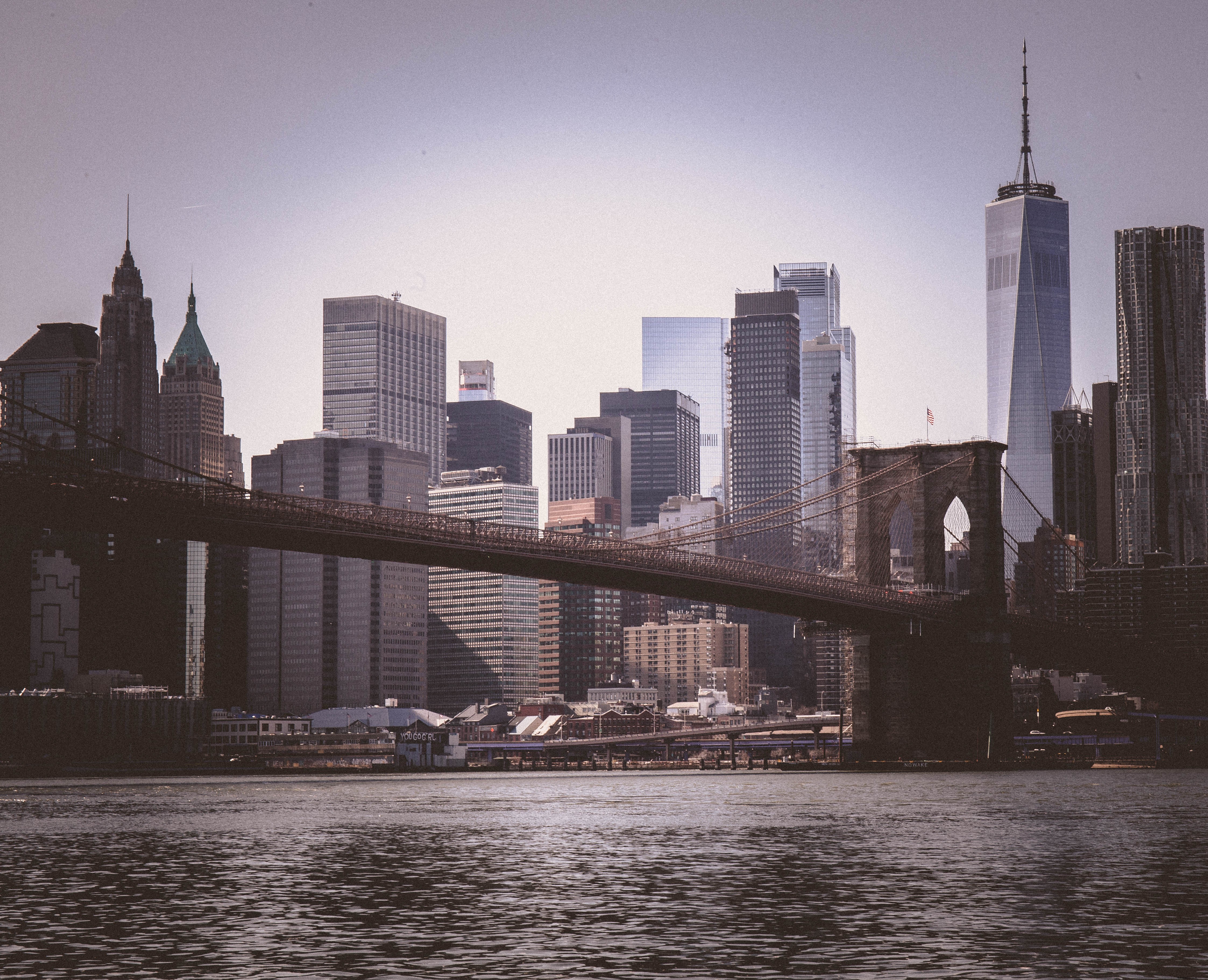 Photo du pont de Brooklyn avec vue principale sur la skyline de Manhattan