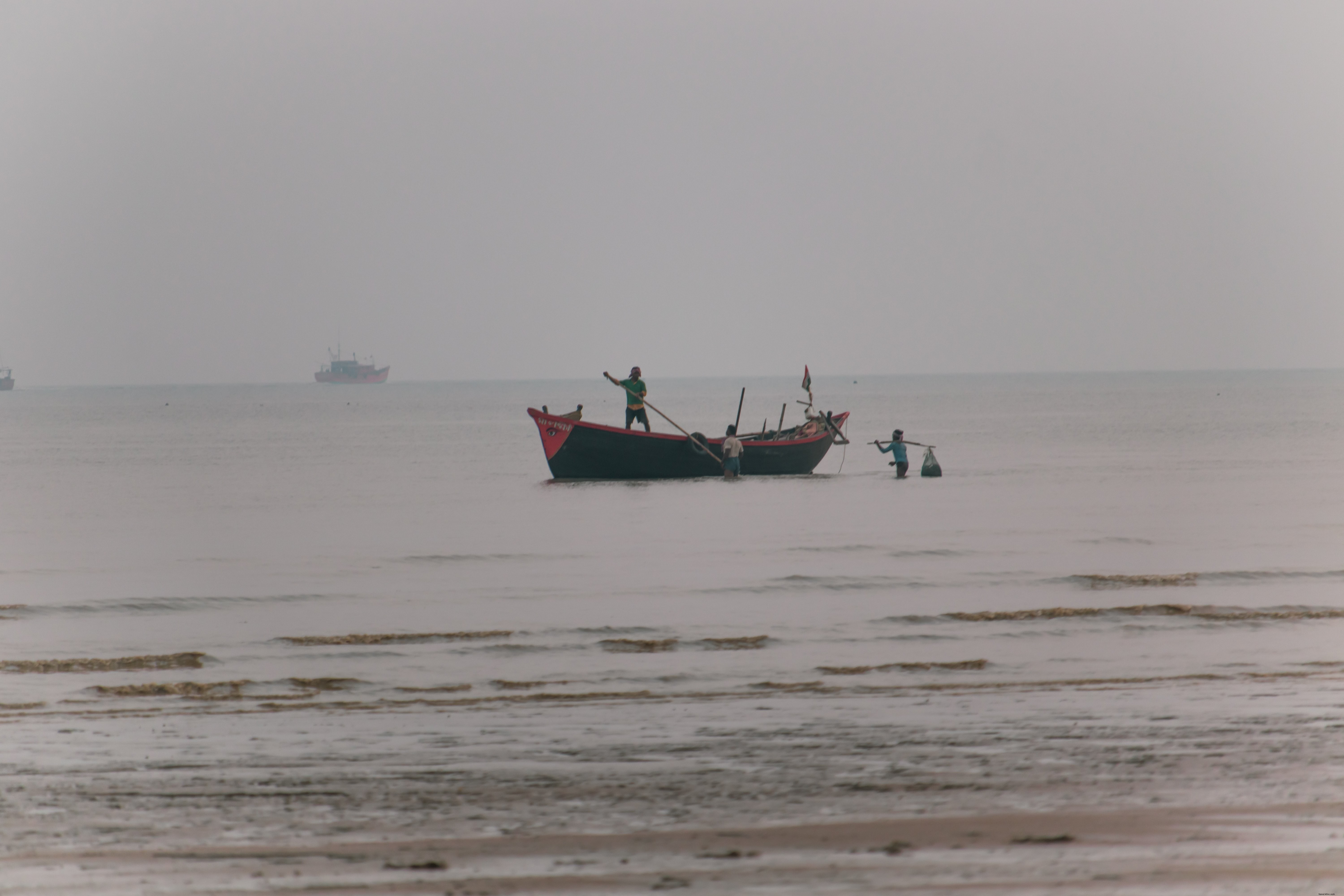 Pêcheurs au bord du rivage
