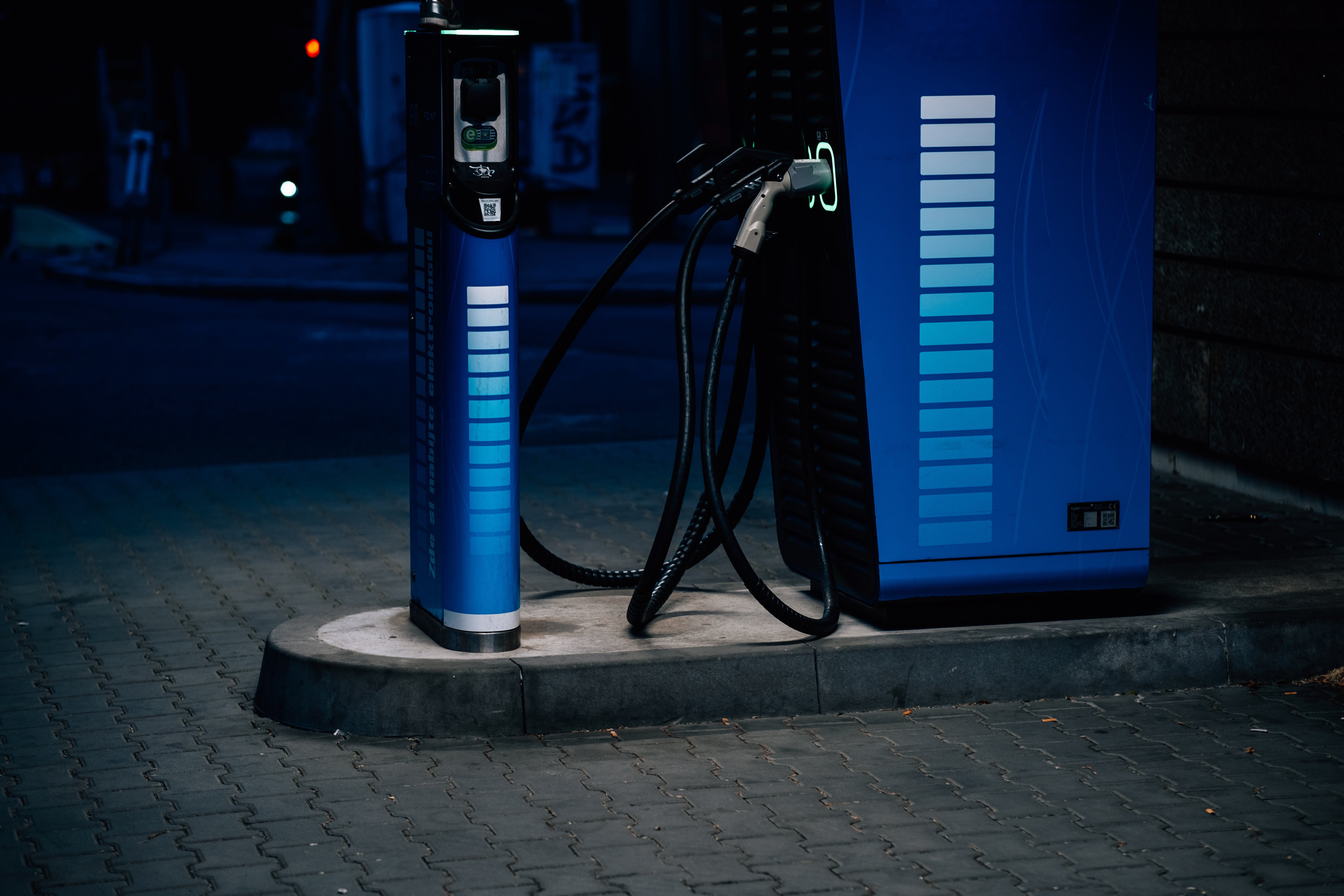 Photo d une pompe à essence moderne de couleur bleue