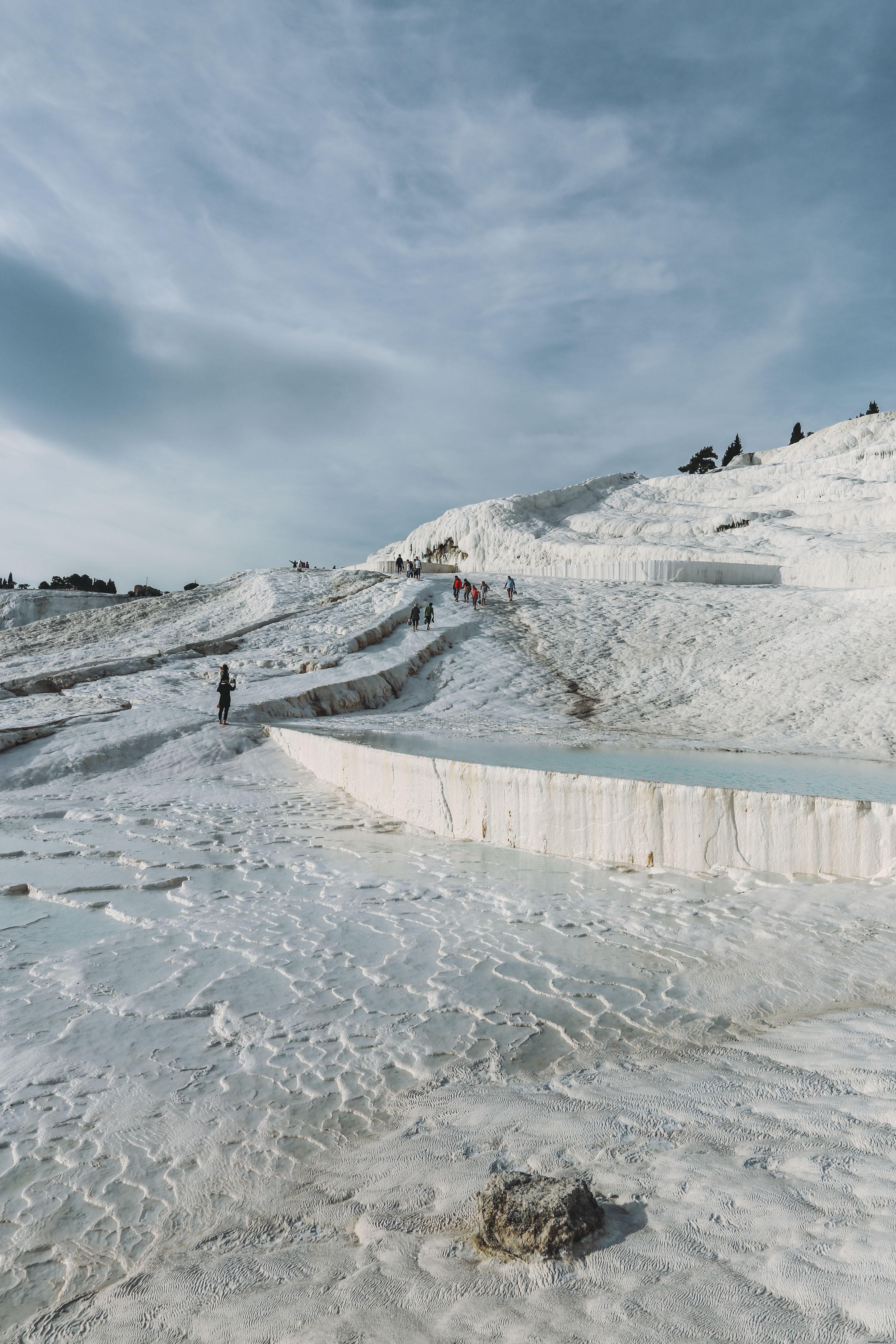 Cascade de piscines thermales – Photo de touristes impatients