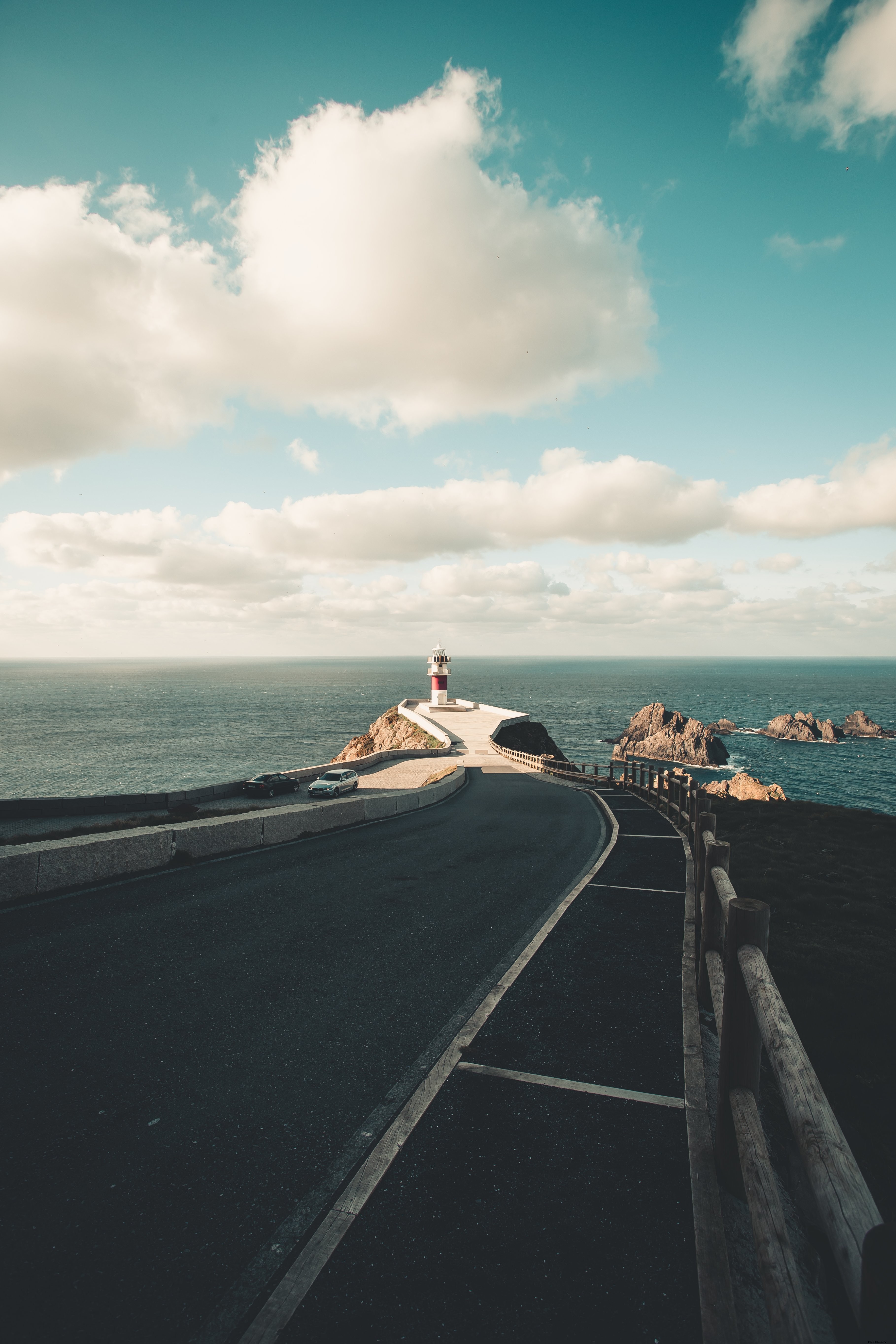 Photo de la route pavée menant au phare d’Oceanside