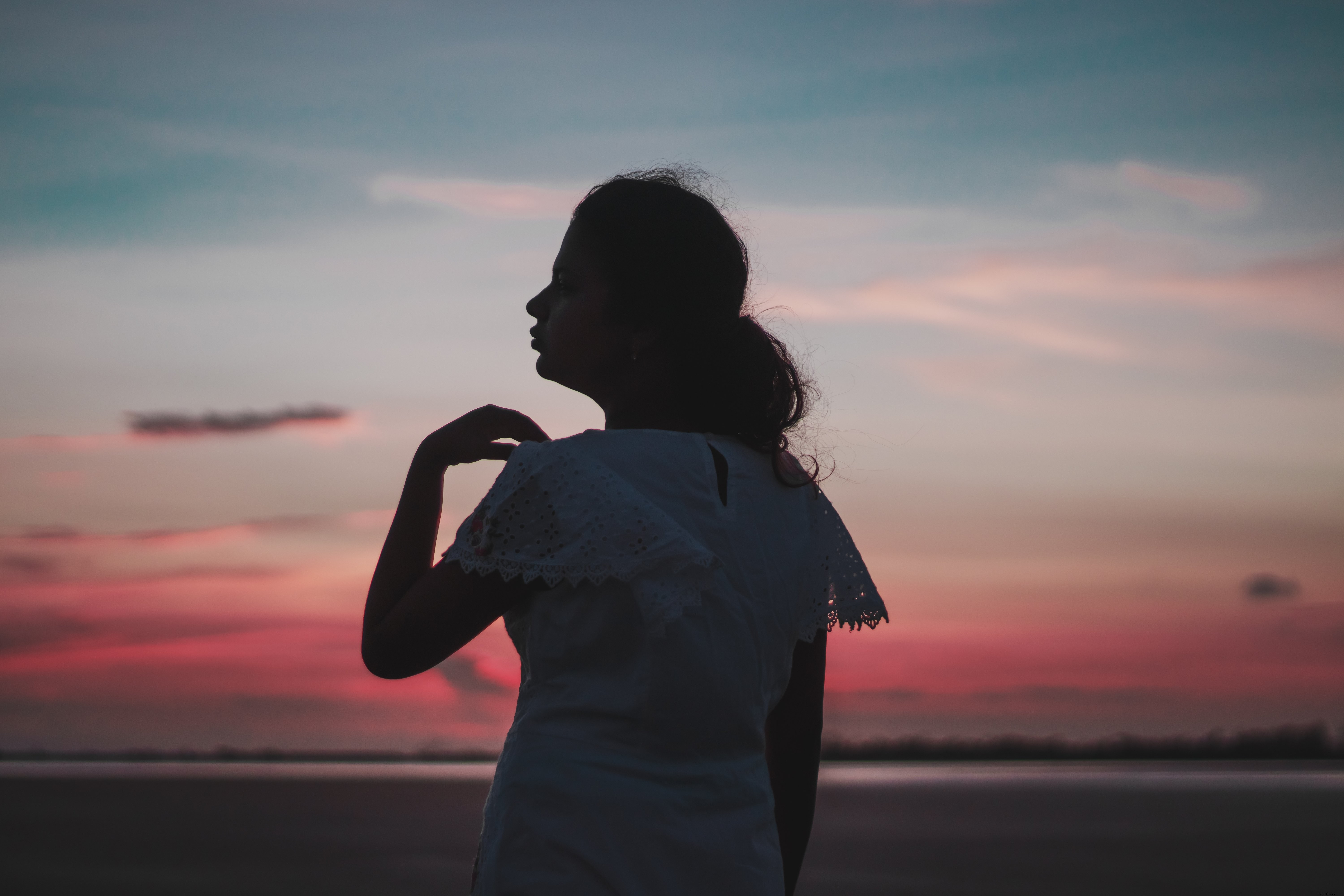 Silhouette d une personne au coucher du soleil