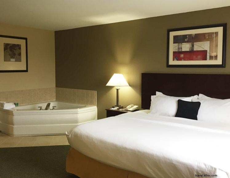 Le Lion Rouge Inn & Suites