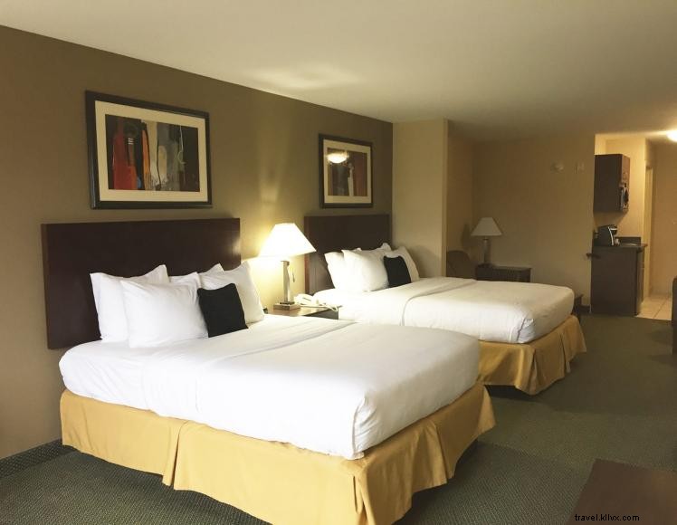 Le Lion Rouge Inn & Suites