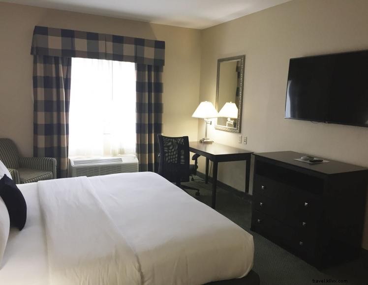 Le Lion Rouge Inn & Suites