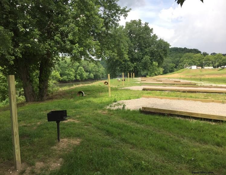 Parc de camping-car Riverside & Terrain de camping