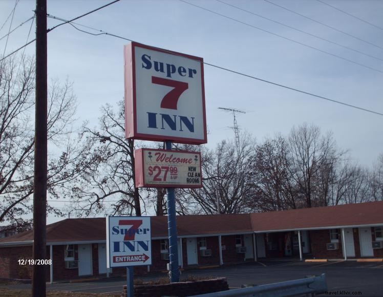 Super 7 Auberge Cadiz