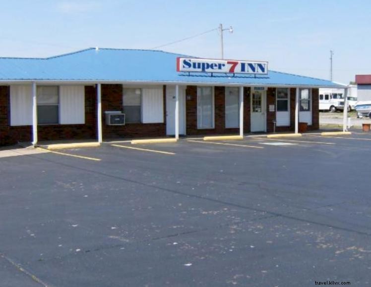 Super 7 Auberge Cadiz
