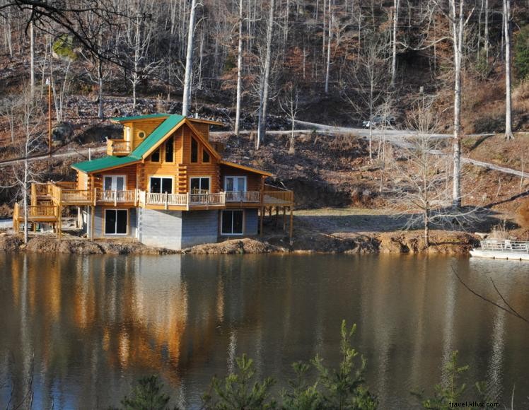 Le rêve de l’ours somnolent – Cabane en rondins pour 7 personnes au bord du lac Beartrack