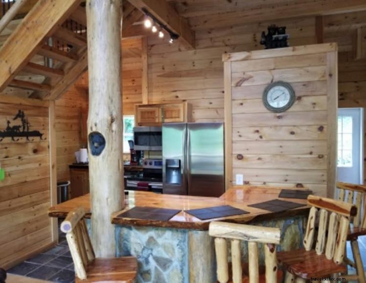 Le rêve de l’ours somnolent – Cabane en rondins pour 7 personnes au bord du lac Beartrack