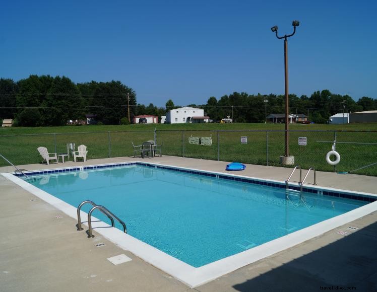 Alligator Inn – Motel économique au bord du lac Cumberland avec piscine