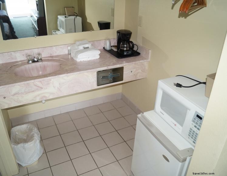 Alligator Inn – Motel économique au bord du lac Cumberland avec piscine