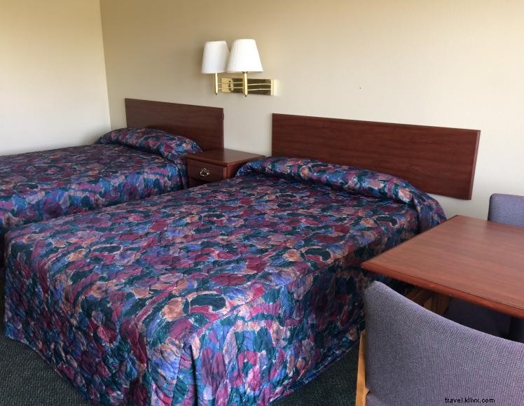 Alligator Inn – Motel économique au bord du lac Cumberland avec piscine