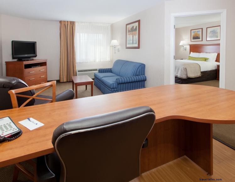 Candlewood Suites (Lexington)
