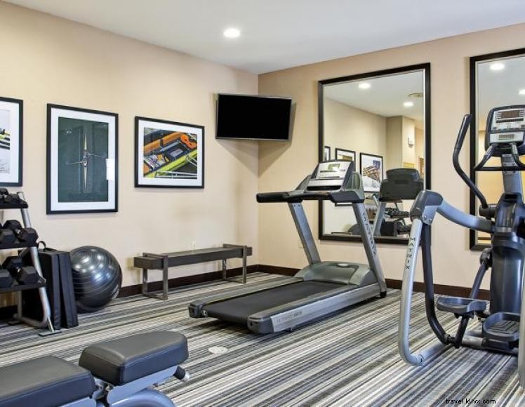 Candlewood Suites (Oak Grove)
