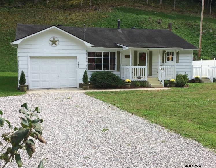 Cottage du ruisseau Cowan – Un refuge paisible aux contreforts du mont Pine
