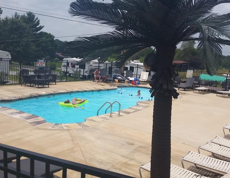 Parc de camping-car Green River Resort et Bar & Grill Tucker s Tiki