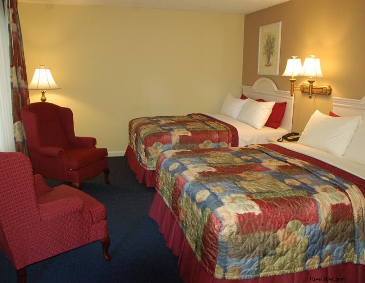 Golden Manor Inn & Suites