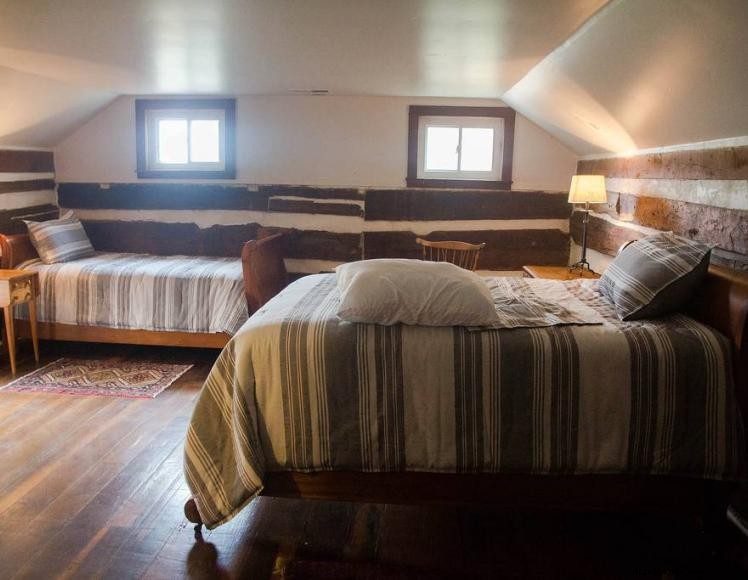 Cabane historique en rondins