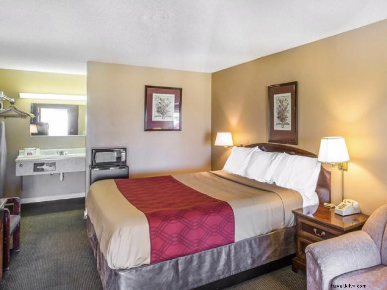 Econo Lodge – Union City