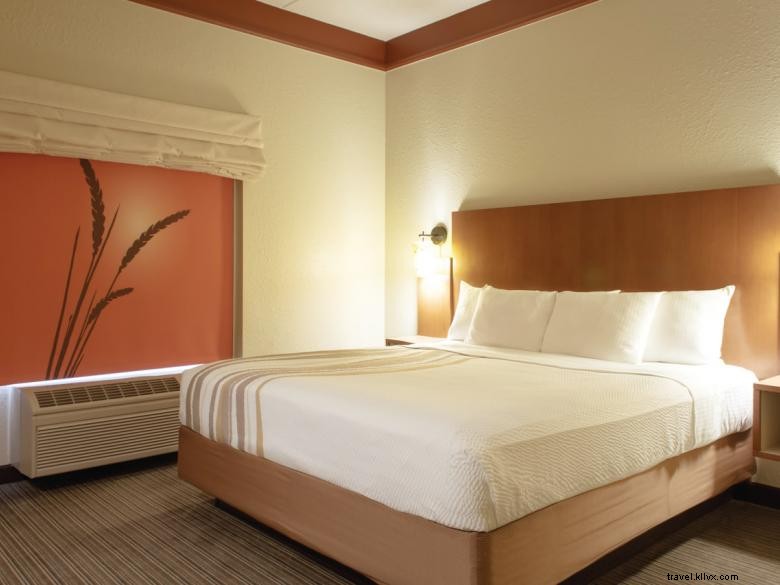 La Quinta Inn & Suites Atlanta Ballpark‑Galleria