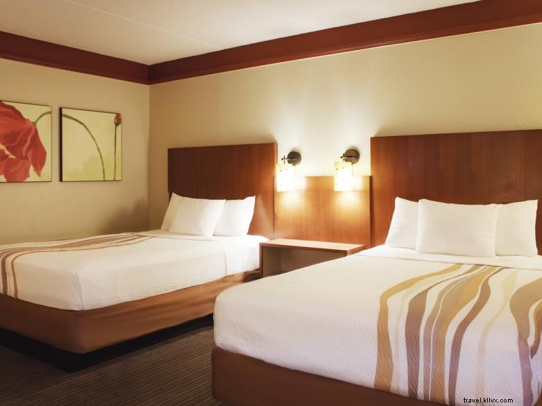 La Quinta Inn & Suites Atlanta Ballpark‑Galleria