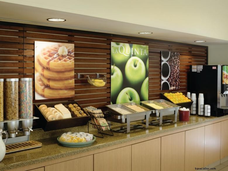 La Quinta Inn & Suites Atlanta Ballpark‑Galleria
