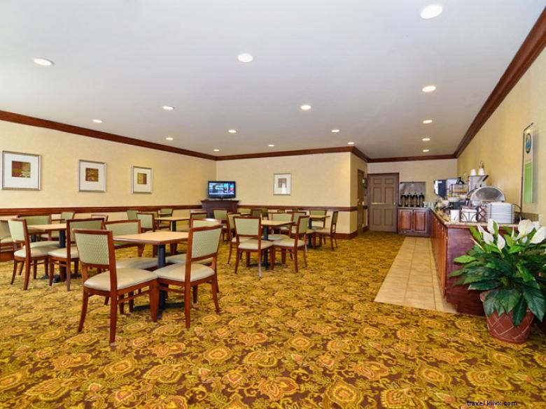 Country Inn & Suites by Radisson, Montagne de Pierre