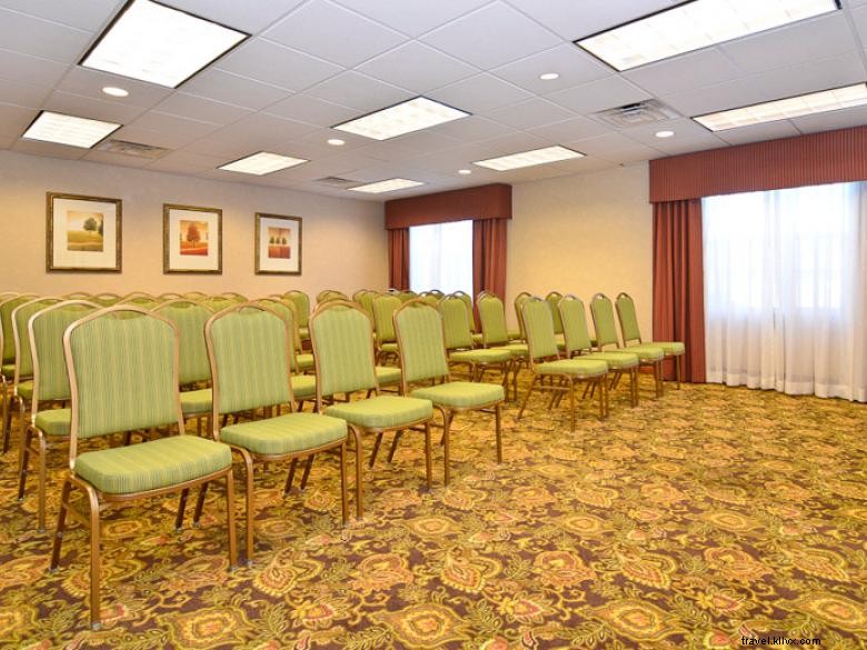 Country Inn & Suites by Radisson, Montagne de Pierre