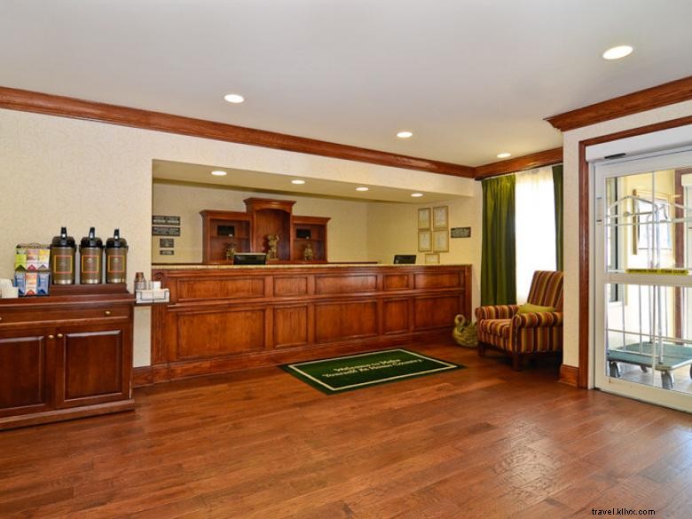 Country Inn & Suites by Radisson, Montagne de Pierre