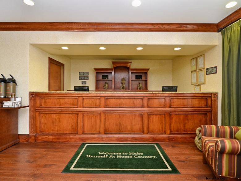 Country Inn & Suites by Radisson, Montagne de Pierre