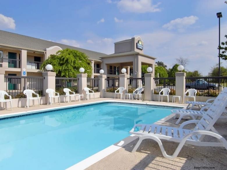 Days Inn & Suites Wyndham à Fort Valley